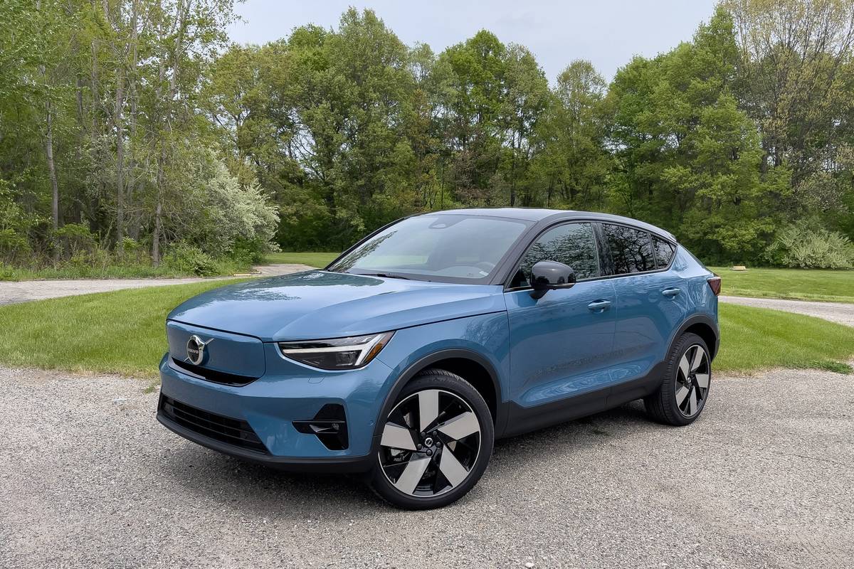 Is the 2022 Volvo C40 Recharge a Good Electric SUV? 3 Pros and 5 Cons