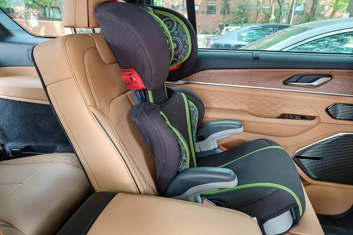 jeep-grand-cherokee-l-Summit-2021-06-car-seat - interior - second-row.jpg