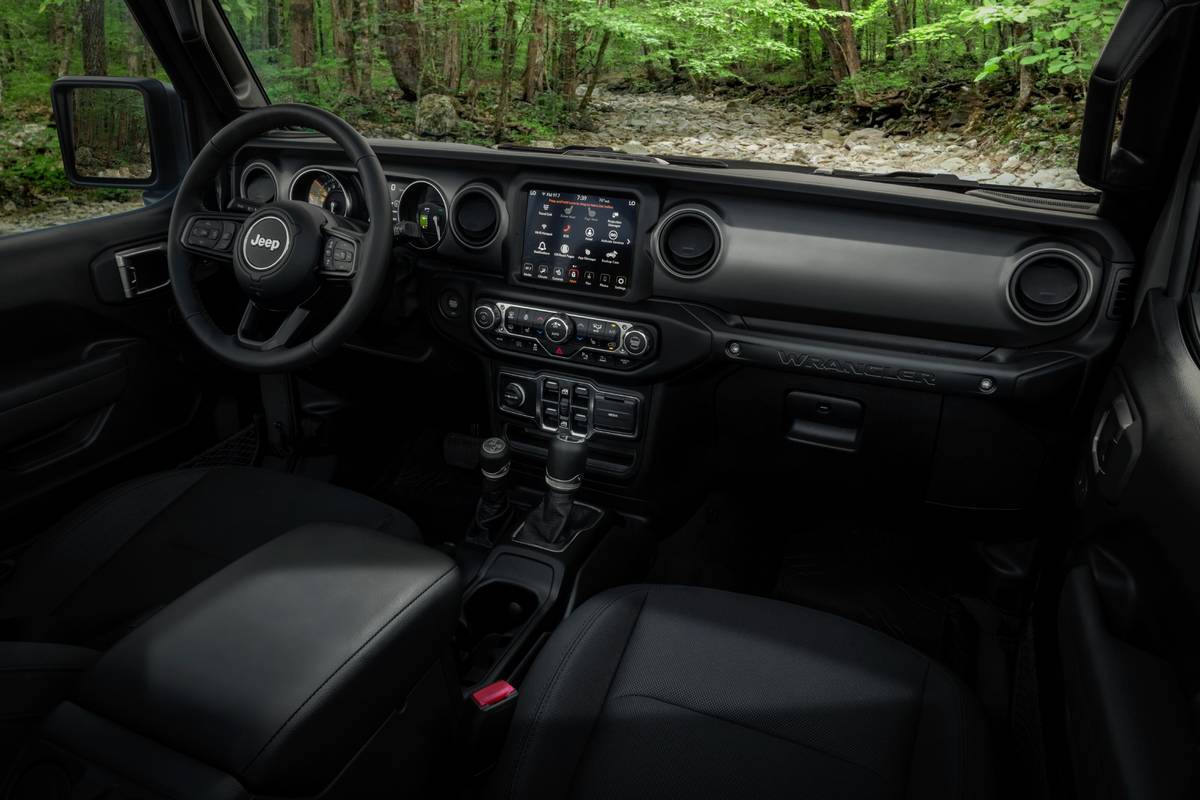 jeep-wrangler-willy-4xe-2023-interior-oem-13