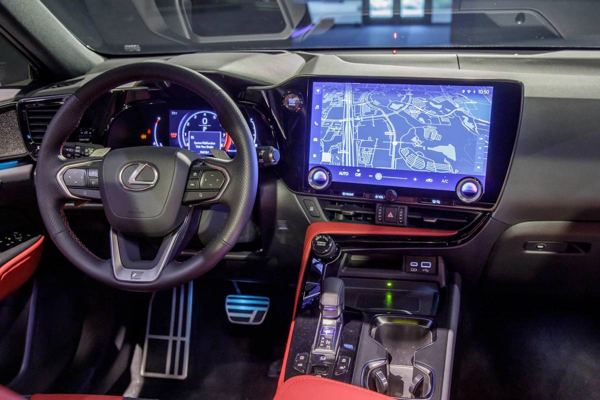 lexus-nx450h-2022-22-center-stack - front row - interior - steering wheel. jpg