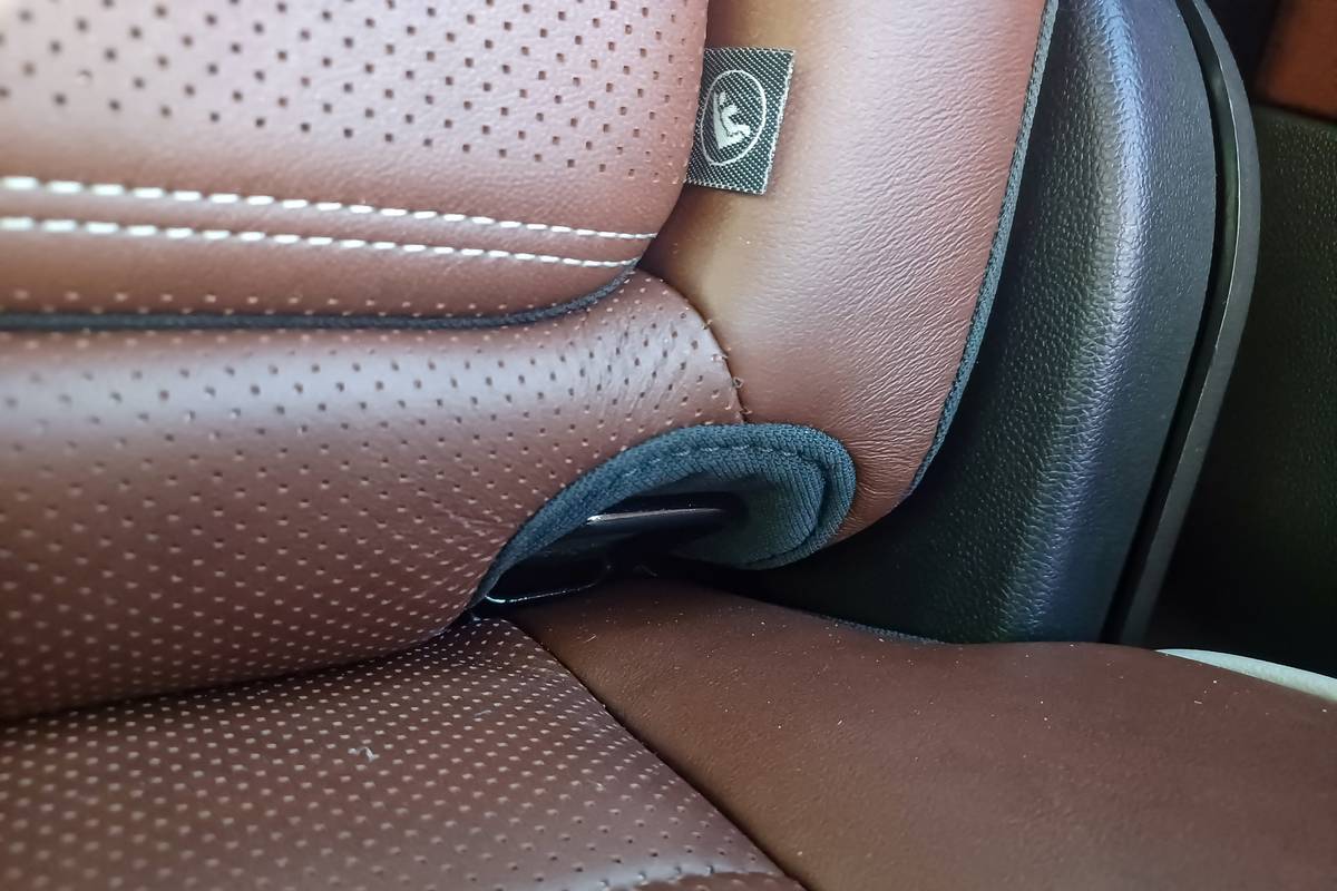 GMC- Sierra Denali-2022-02- car seat-interior-rear