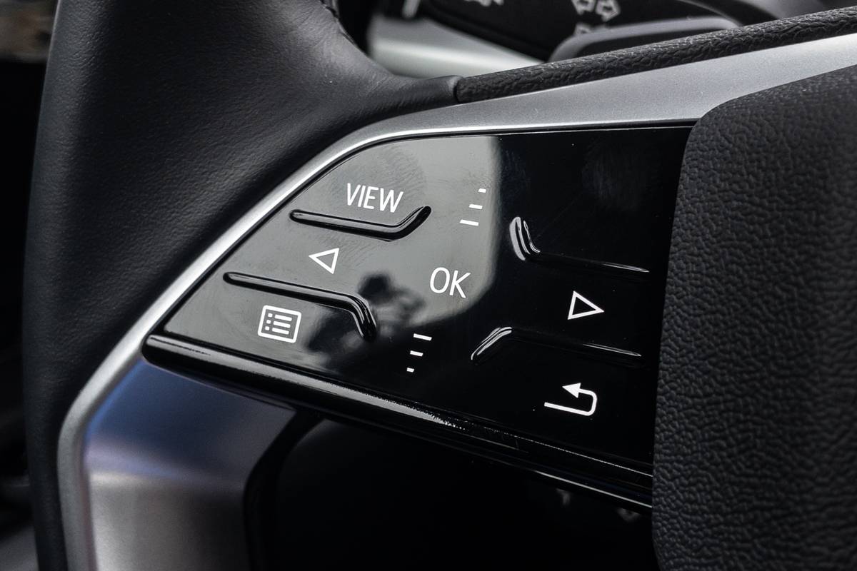 audi-q4-e-tron-2022-18-interior-steering-wheel-controls